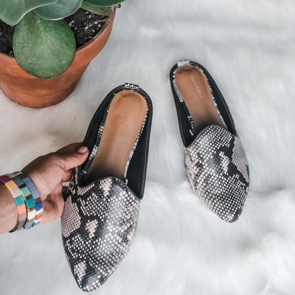 Universal Thread Faux Leather Snake Printed Mules - Picture 2 of 6